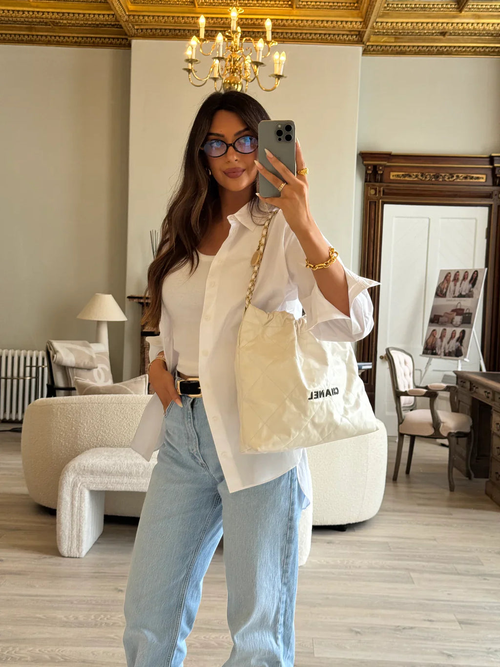 CHANEL 22 MEDIUM IN WHITE CALFSKIN LEATHER WITH GHW