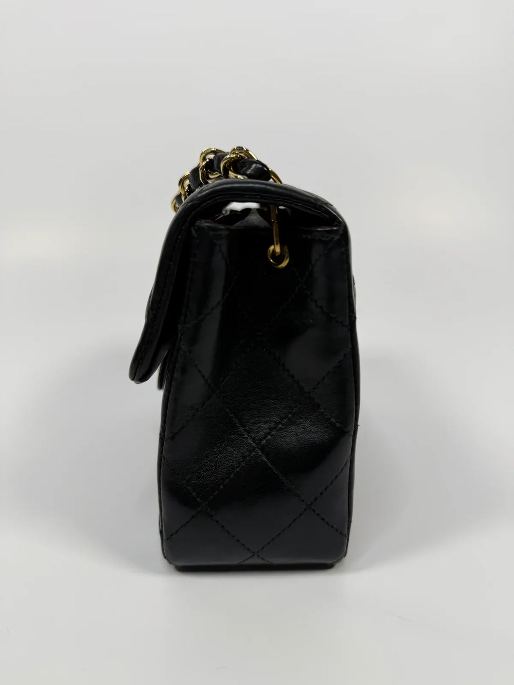 CHANEL BLACK SQUARE VINTAGE FLAP BAG IN LAMBSKIN WITH GOLD HARDWARE