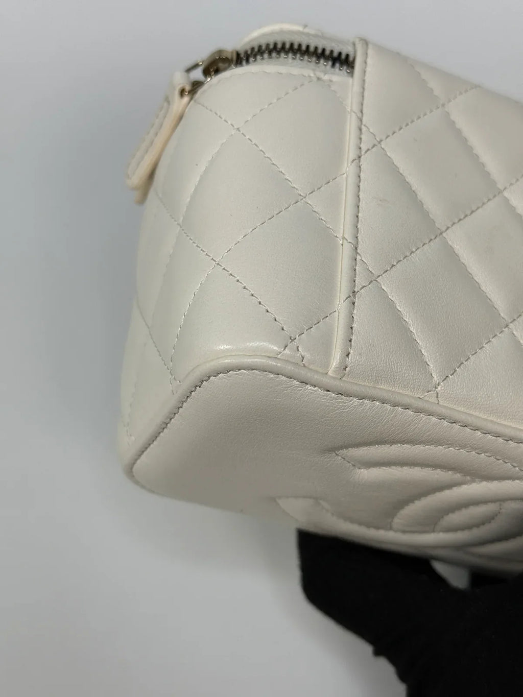 CHANEL QUILTED PEARL CRUSH MINI VANITY IN WHITE LAMBSKIN LEATHER WITH AGED GOLD HARDWARE