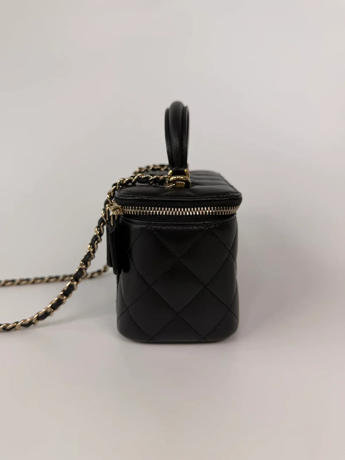 CHANEL VANITY TOP HANDLE IN BLACK LAMBSKIN WITH PALE GOLD HARDWARE