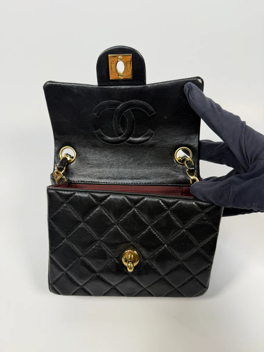 CHANEL BLACK SQUARE VINTAGE FLAP BAG IN LAMBSKIN WITH GOLD HARDWARE