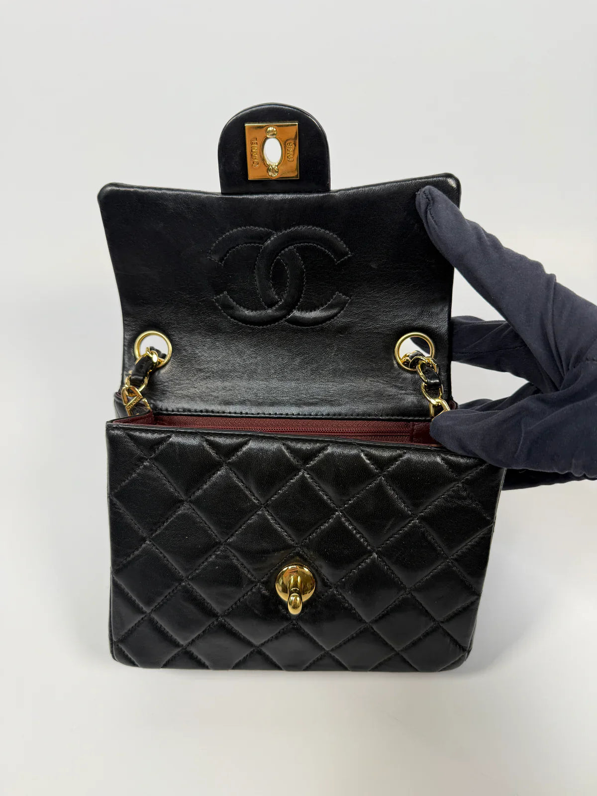 CHANEL BLACK SQUARE VINTAGE FLAP BAG IN LAMBSKIN WITH GOLD HARDWARE