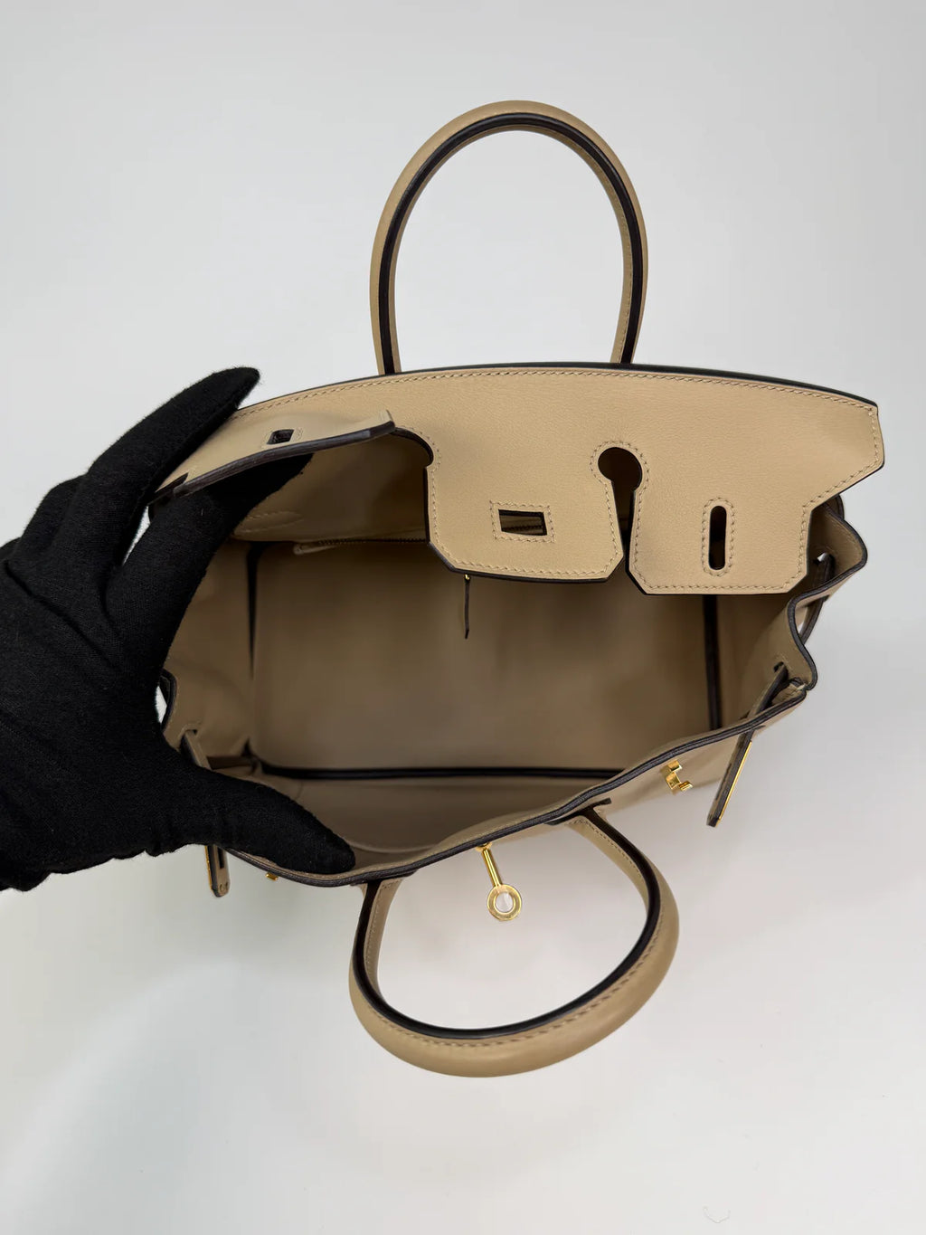 HERMÈS BIRKIN 25 IN TRENCH SWIFT LEATHER WITH GOLD HARDWARE