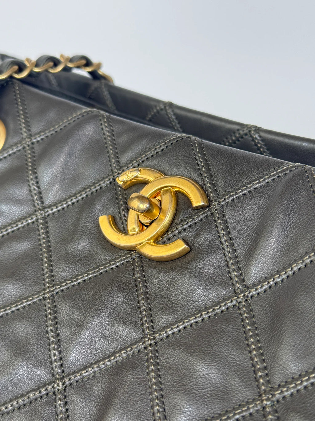 CHANEL DARK GREEN LAMBSKIN LEATHER TOTE BAG WITH GOLD HARDWARE