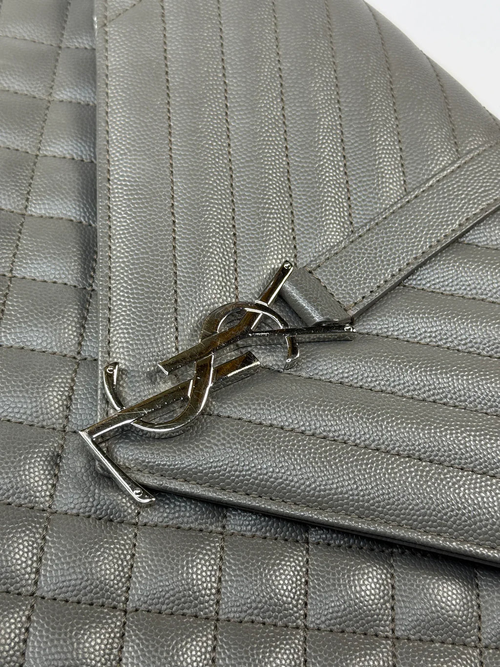 SAINT LAURENT LARGE GREY GRAINED LEATHER ENVELOPE SHOULDER BAG