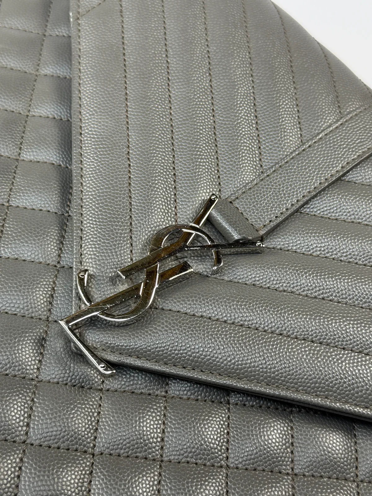 SAINT LAURENT LARGE GREY GRAINED LEATHER ENVELOPE SHOULDER BAG