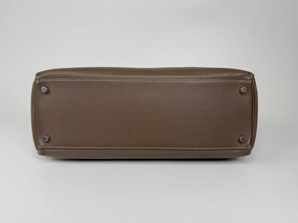 HERMÈS KELLY 32 IN ETOUPE SWIFT LEATHER WITH PALLADIUM HARDWARE