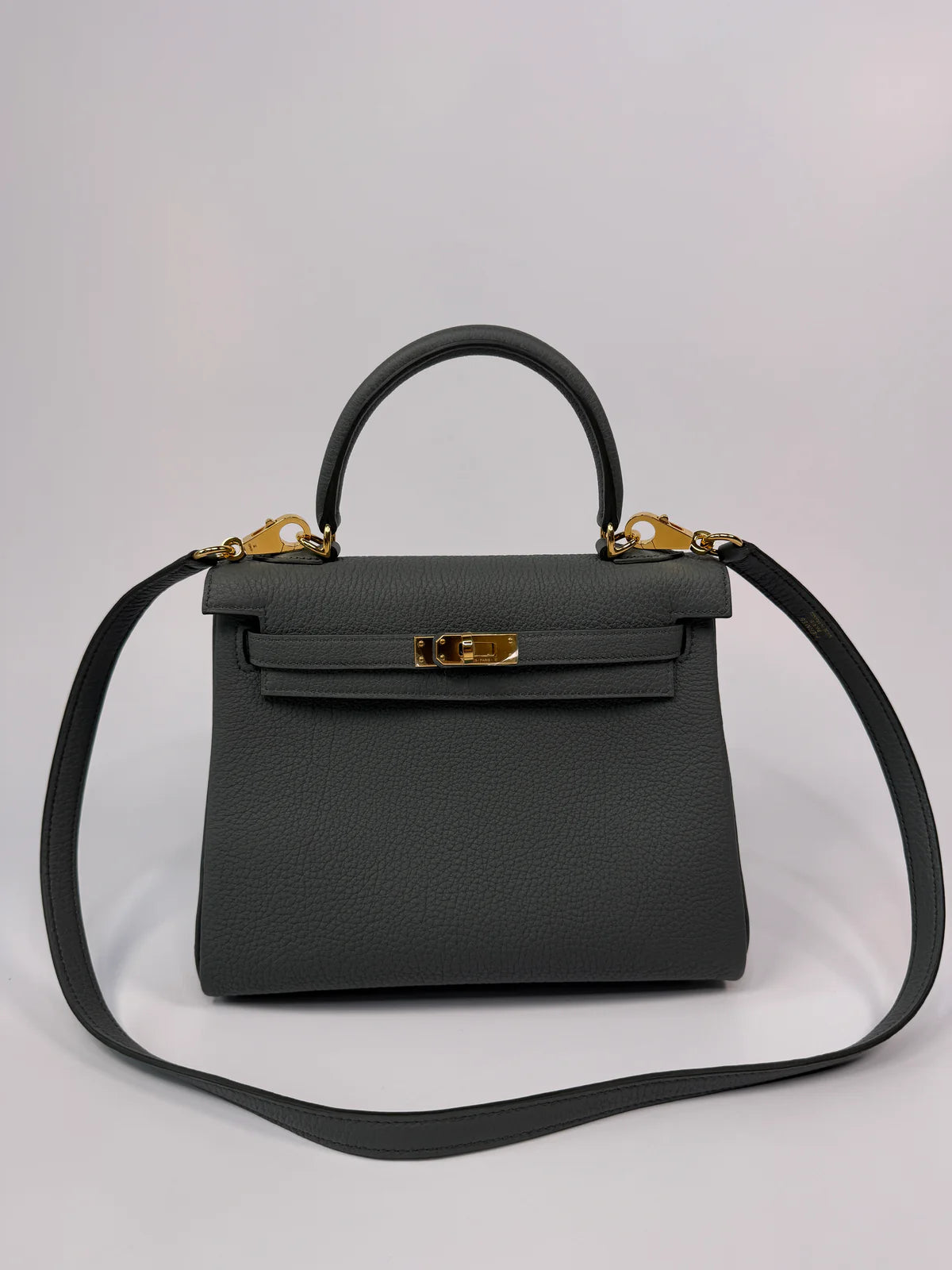 HERMÈS KELLY 25 IN VERT AMANDE TOGO LEATHER WITH GOLD HARDWARE