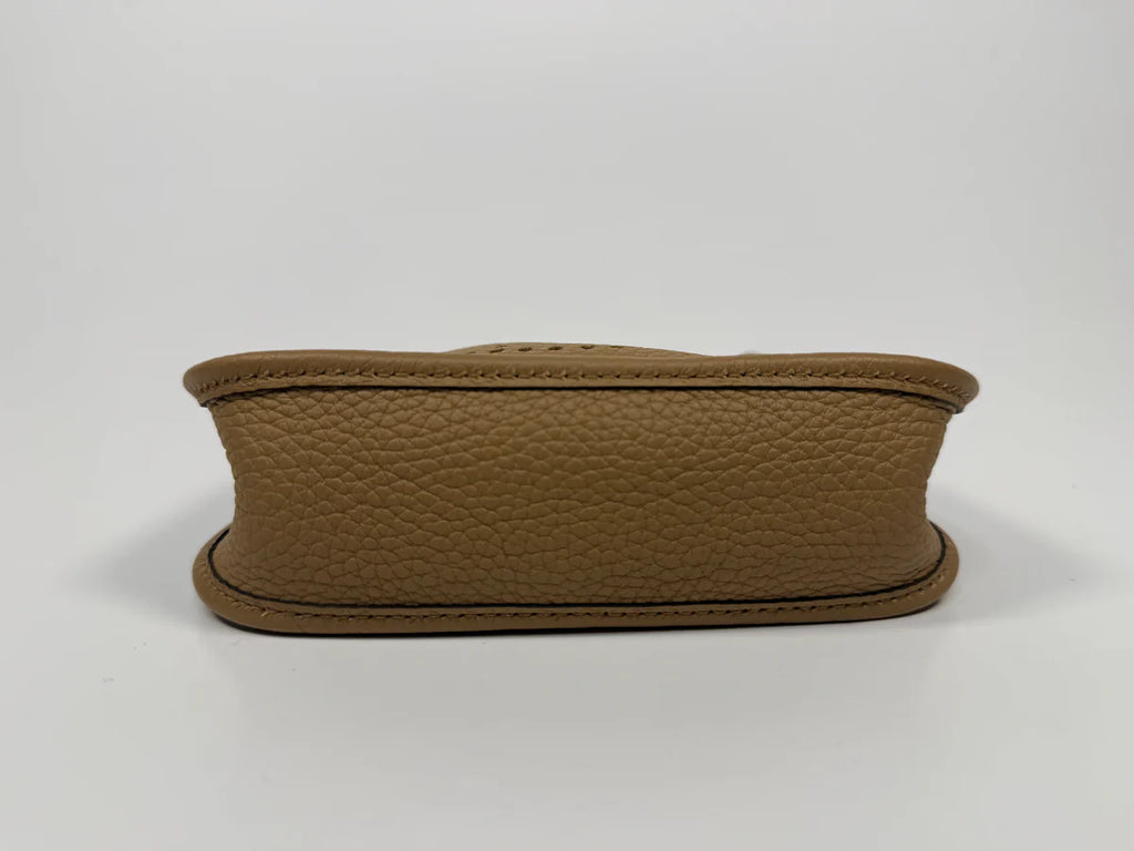 HERMÈS EVELYNE TPM IN CHAI CLEMENCE LEATHER WITH GOLD HARDWARE