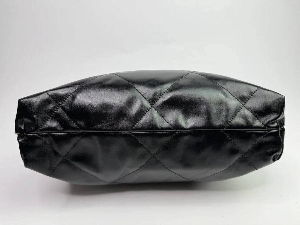 CHANEL 22 HANDBAG IN BLACK CALFSKIN LEATHER WITH SHW