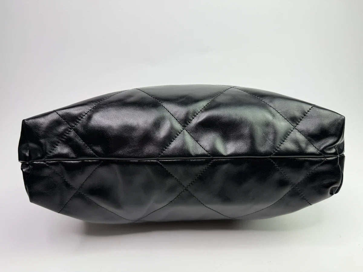 CHANEL 22 HANDBAG IN BLACK CALFSKIN LEATHER WITH SHW