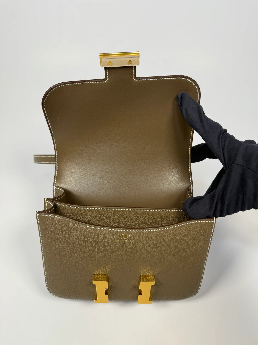 HERMÈS CONSTANCE 18 IN ETOUPE EPSOM LEATHER WITH GOLD HARDWARE