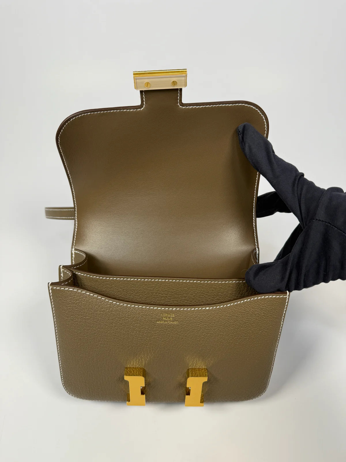 HERMÈS CONSTANCE 18 IN ETOUPE EPSOM LEATHER WITH GOLD HARDWARE