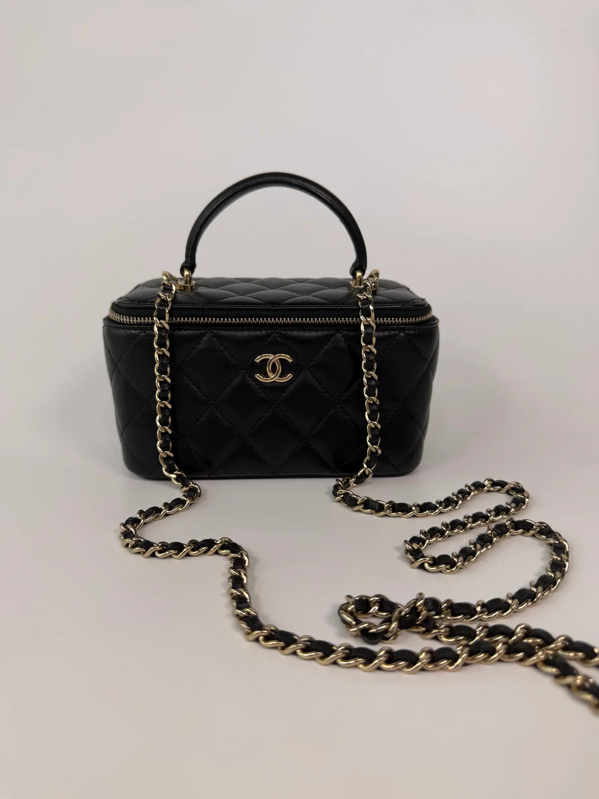 CHANEL VANITY TOP HANDLE IN BLACK LAMBSKIN WITH PALE GOLD HARDWARE